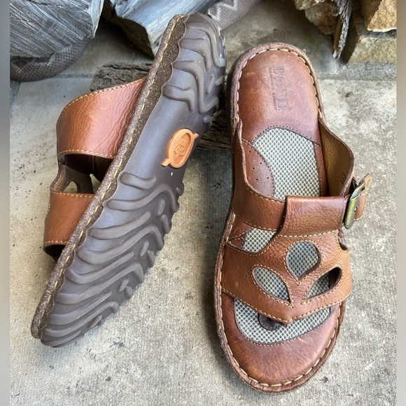 Born Judith leather toe post slip on comfort padded sandals Sz-8M.  C - Picture 1 of 12